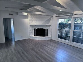 105 Via Mentone in Newport Beach, CA - Building Photo - Building Photo