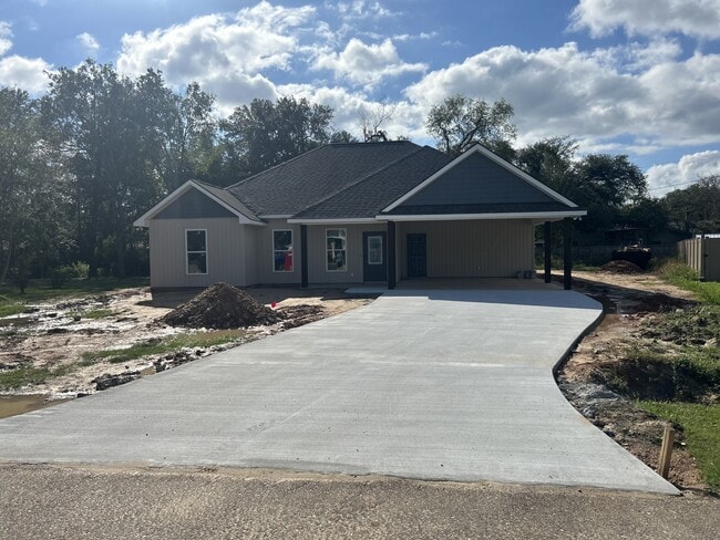 332 Silverstone Cir in Ponchatoula, LA - Building Photo - Building Photo