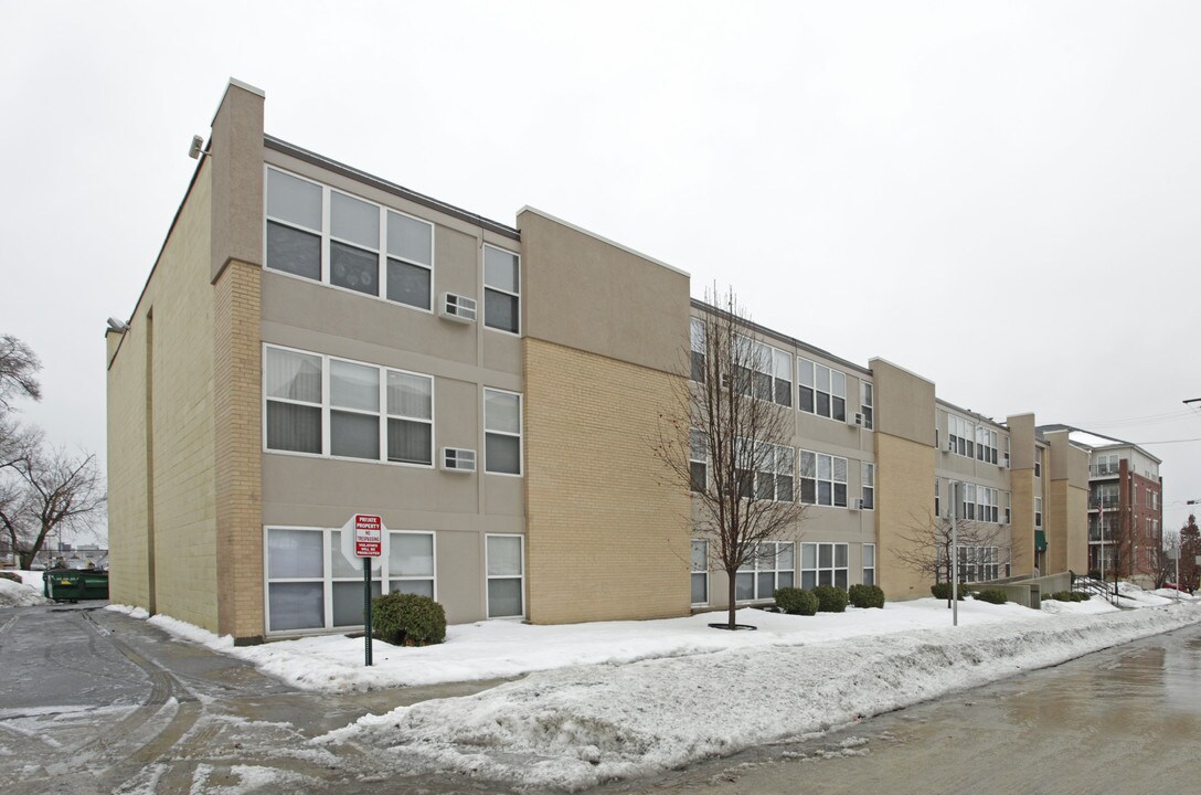 Grand Haven Apartments in Milwaukee, WI - Building Photo