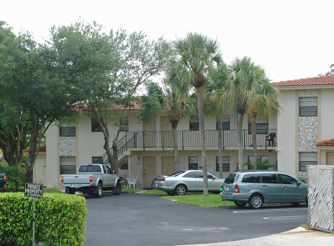11430-11442 NW 45th St in Coral Springs, FL - Foto de edificio - Building Photo