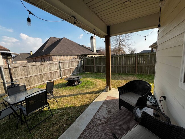 304 Adry Ln in Youngsville, LA - Building Photo - Building Photo