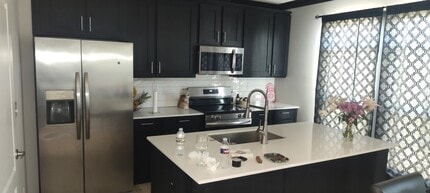 1093 Anna Ln in Sealy, TX - Building Photo - Building Photo