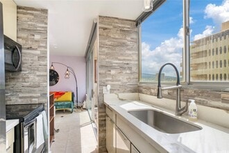 444 Nahua St in Honolulu, HI - Building Photo - Building Photo
