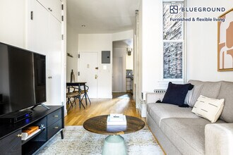 72 Charles St in New York, NY - Building Photo - Building Photo