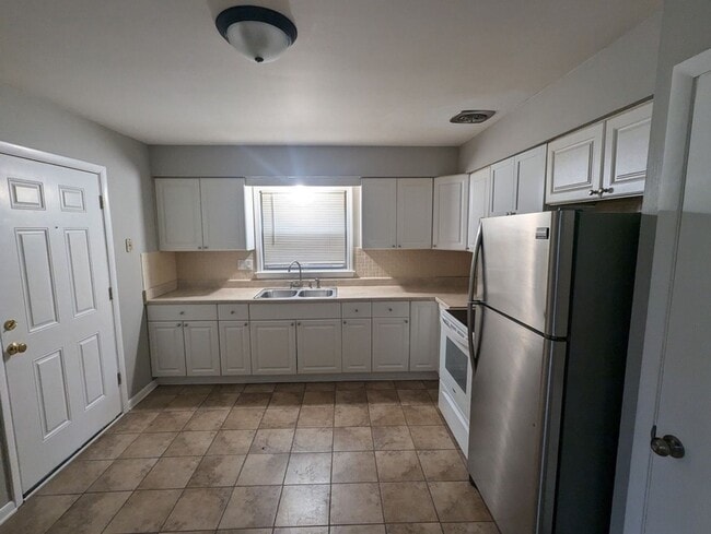 8039-8041-8041 W Beckett Ave in Milwaukee, WI - Building Photo - Building Photo