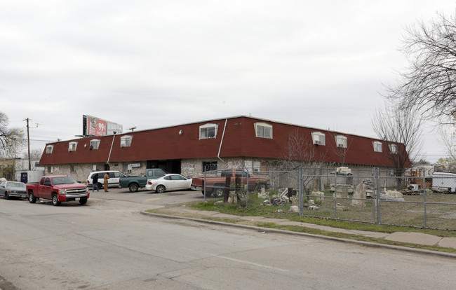 Star East Apartments in Dallas, TX - Foto de edificio - Building Photo