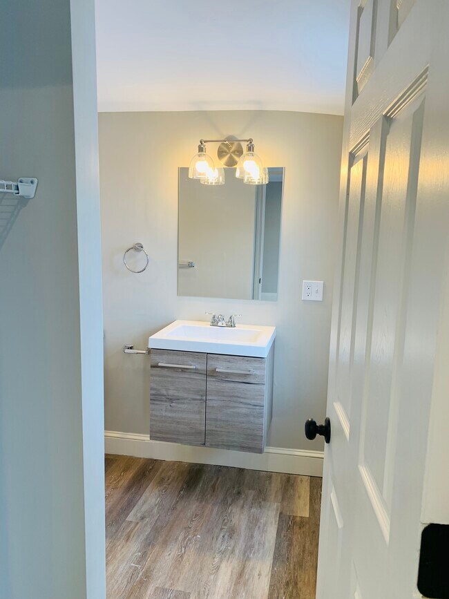 2015 Quechee Main St, Unit 2 in Quechee, VT - Building Photo - Building Photo