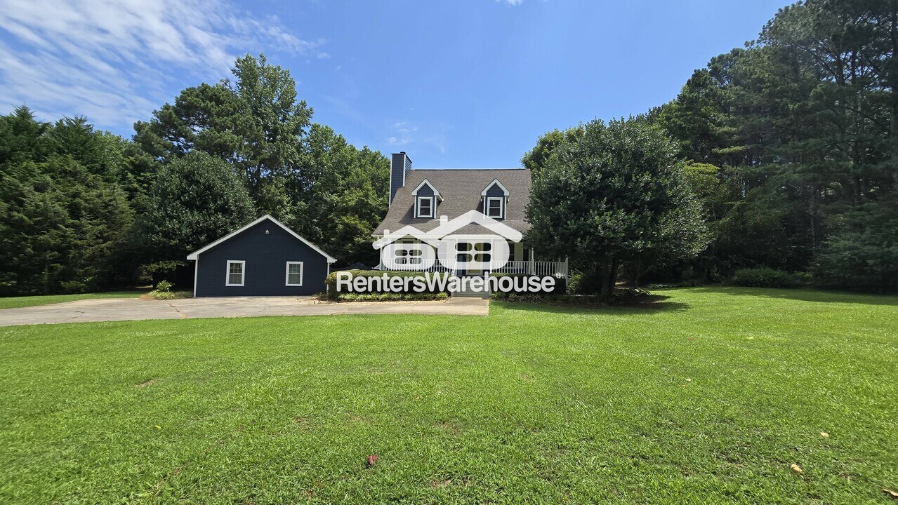 165 Oak Hill Cir in Covington, GA - Foto de edificio