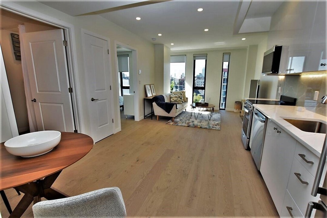41-26 44th St in Queens, NY - Building Photo