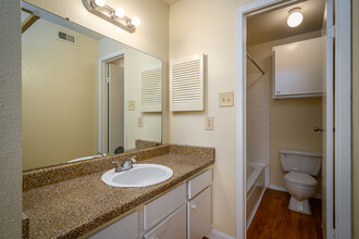 Inwood Grove in Houston, TX - Building Photo - Interior Photo