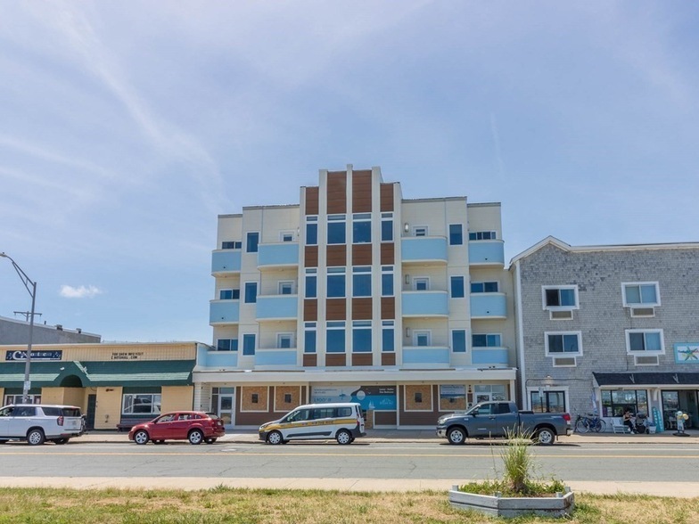 163 Nantasket Ave, Unit 407 in Hull, MA - Building Photo