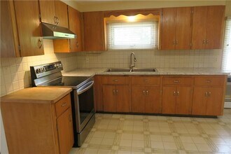 241 Huxley Ave in Providence, RI - Building Photo - Building Photo