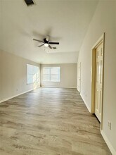 6534 Carly Park Way in Houston, TX - Foto de edificio - Building Photo