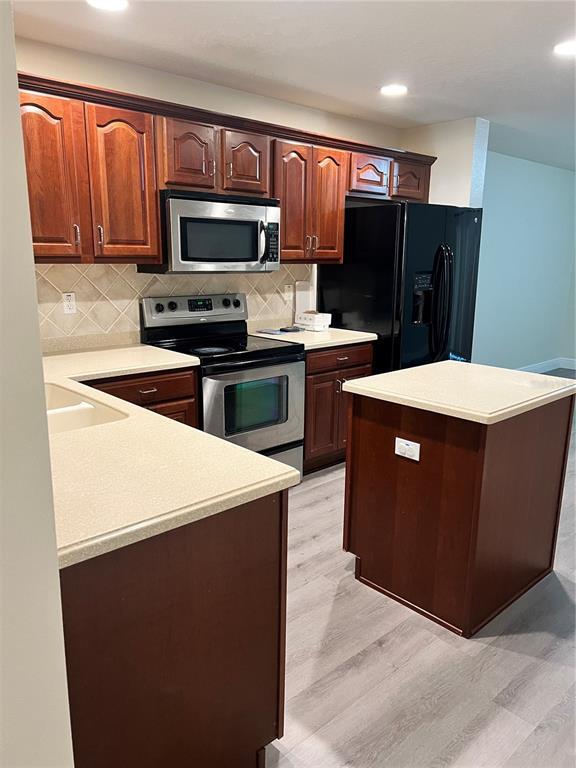 8112 Silent Creek Dr in Tampa, FL - Building Photo - Building Photo