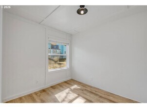595 Highland Ave NE in Salem, OR - Building Photo - Building Photo