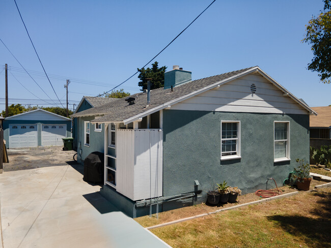 6039 W 86th Pl in Los Angeles, CA - Building Photo - Building Photo