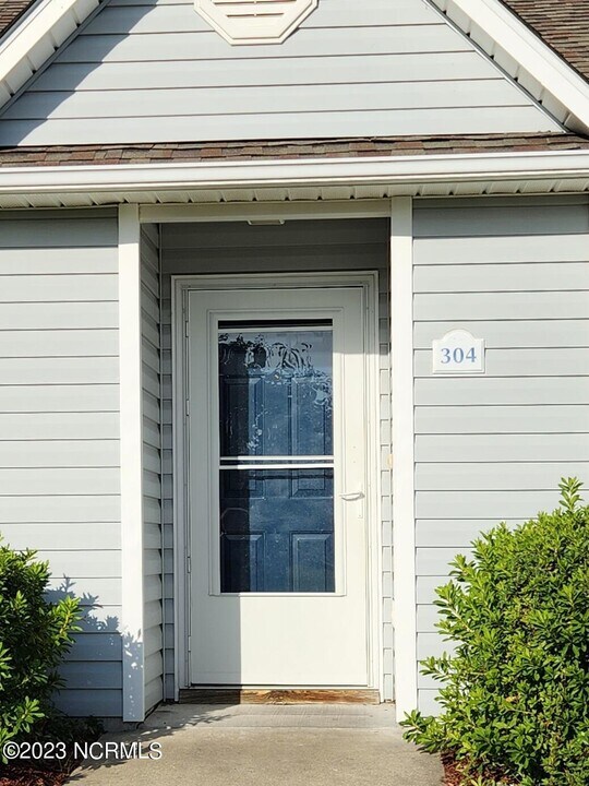 304 Courtyard W in Newport, NC - Building Photo