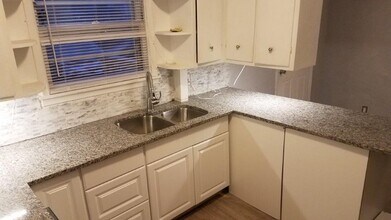 2720 Emerson Ave S, Unit 2 - 2 Bedroom in Minneapolis, MN - Building Photo - Building Photo