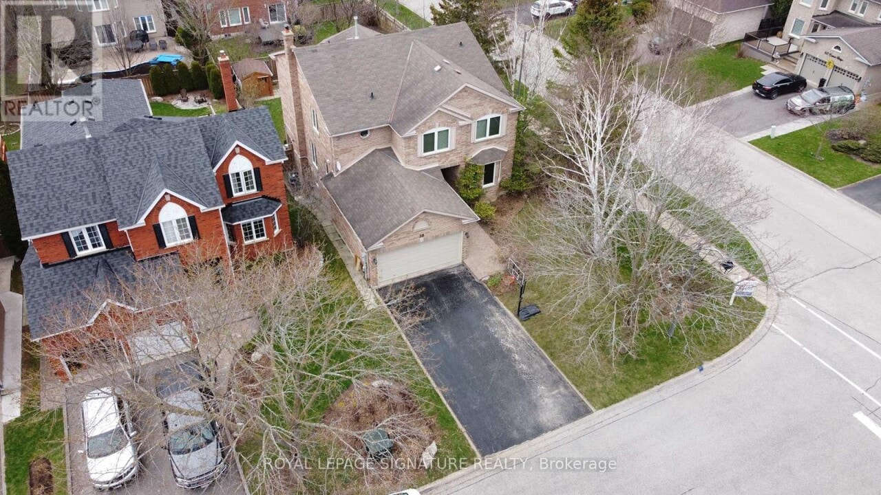 30 Knole Haven Dr in Aurora, ON - Building Photo