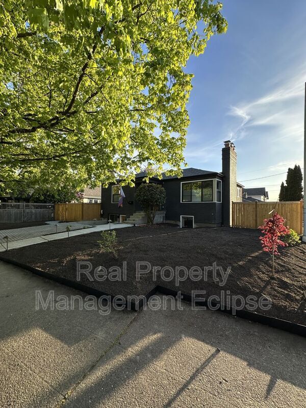 property at 5403 Beacon Ave S