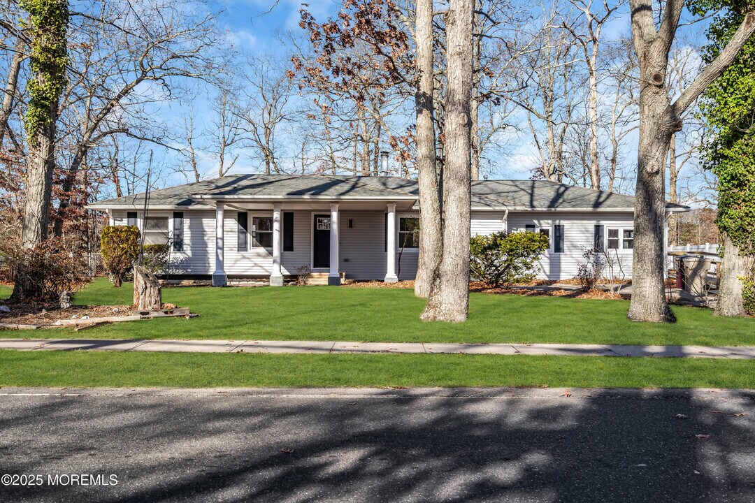 170 Station Rd in Berkeley Township, NJ - Building Photo