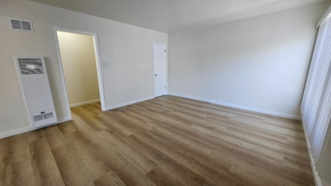2985 San Marino St in Los Angeles, CA - Building Photo - Building Photo