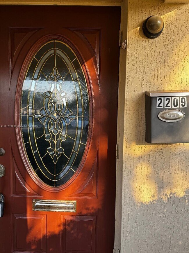 2209 N 41st Ave in Hollywood, FL - Building Photo - Building Photo
