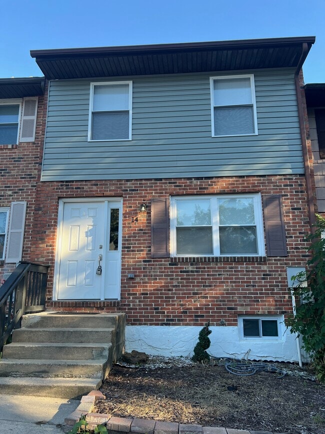 property at 14 Jamestown Ct