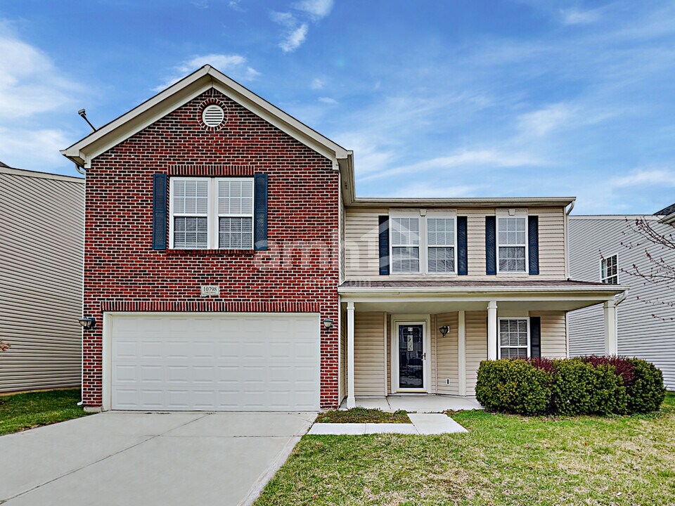10798 Cyrus Dr in Indianapolis, IN - Foto de edificio