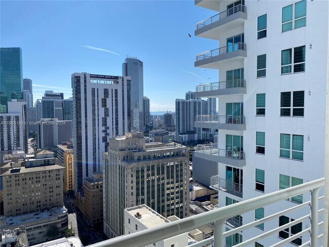 133 NE 2nd Ave, Unit UNIT NA in Miami, FL - Building Photo - Building Photo
