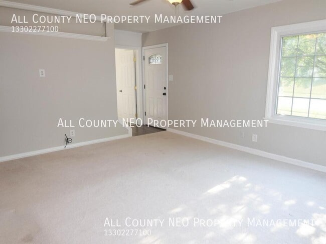 2290 Suncrest Dr in Cuyahoga Falls, OH - Building Photo - Building Photo