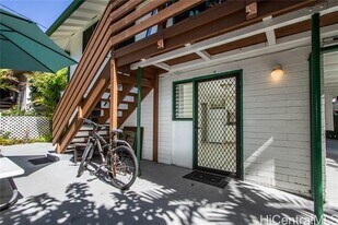 1125 Hoolai St in Honolulu, HI - Building Photo