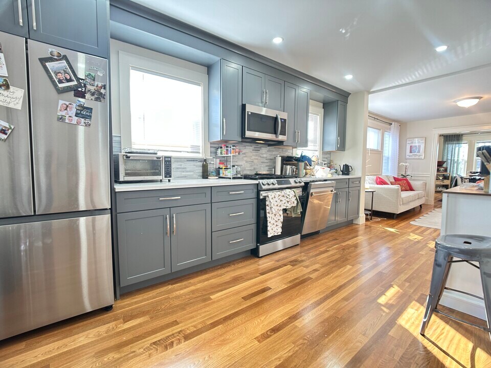 55 Beechcroft St, Unit 2 in Boston, MA - Building Photo