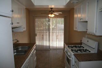 Villa De Oro Apartments in Whittier, CA - Building Photo - Building Photo