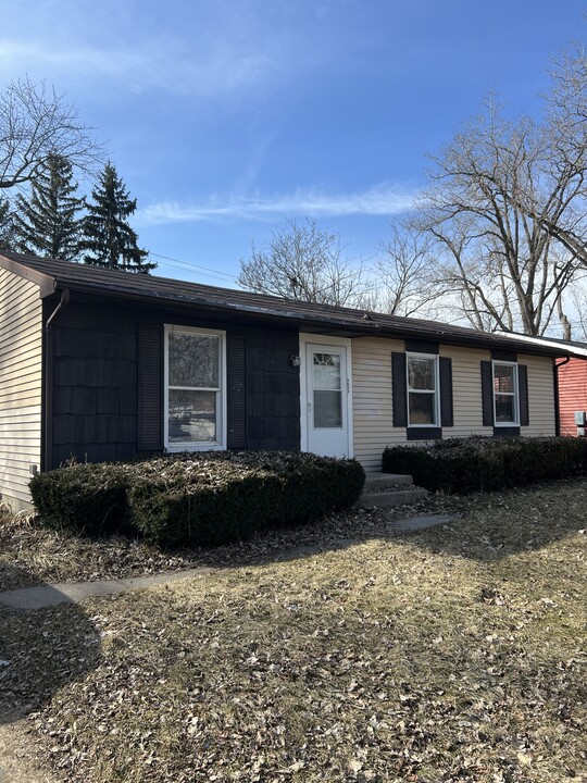 5846 Picardy St in Lansing, MI - Building Photo