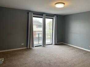 225 Barcliffe Ln in Schaumburg, IL - Foto de edificio - Building Photo