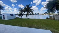 21220 NE 25th Ct in Miami, FL - Foto de edificio - Building Photo