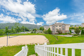 Summit at Cullowhee in Cullowhee, NC - Foto de edificio - Building Photo