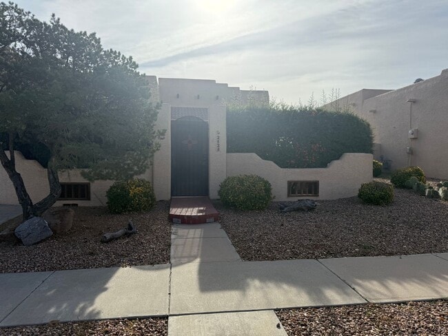 2828 Monument Dr NW in Albuquerque, NM - Building Photo - Building Photo