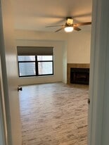 8020 Braesmain Dr, Unit 1901 in Houston, TX - Building Photo
