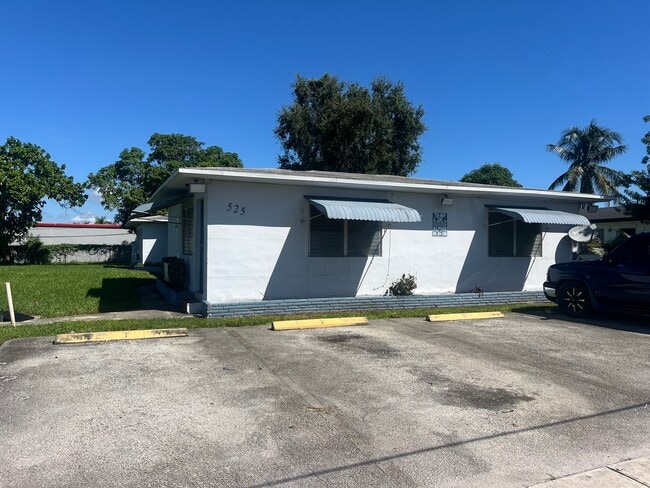 525 NE 150th St, Unit 3 in Miami, FL - Building Photo - Building Photo