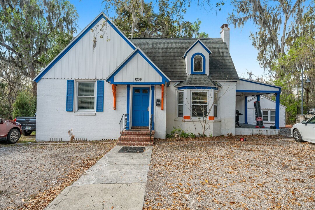 1254 SW 9th Rd in Gainesville, FL - Building Photo