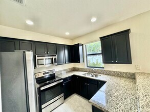 3317 W 90th St in Hialeah, FL - Building Photo - Building Photo