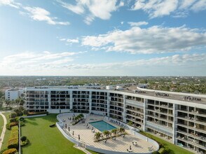 Oceancrest in Jupiter, FL - Building Photo - Building Photo