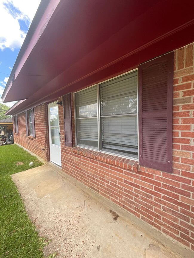 207 Hickory St in New Llano, LA - Building Photo - Building Photo