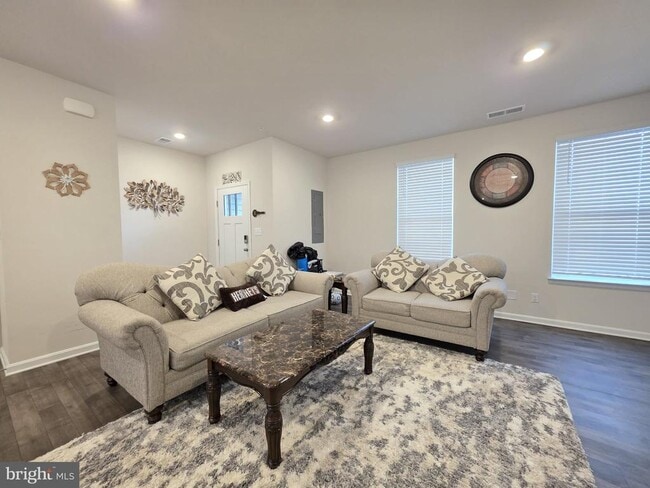 407 Stream Valley Ct