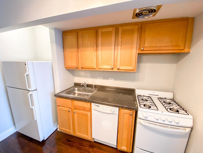 2600 W Logan Blvd in Chicago, IL - Building Photo - Building Photo