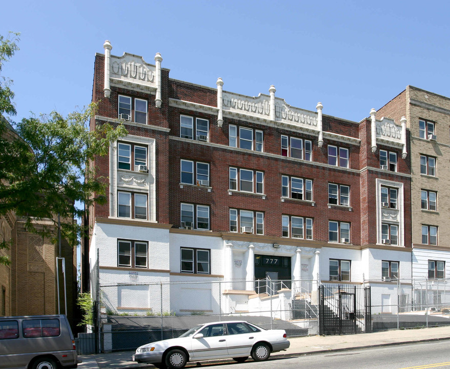 New High Place Apartments in Newark, NJ - Foto de edificio