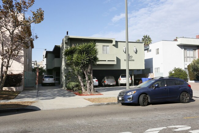 2 Bed 2 Bath + Den & Private Backyard (90034) in Los Angeles, CA - Building Photo - Building Photo