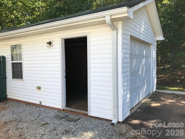 5906 E North Carolina 150 Hwy in Maiden, NC - Building Photo - Building Photo